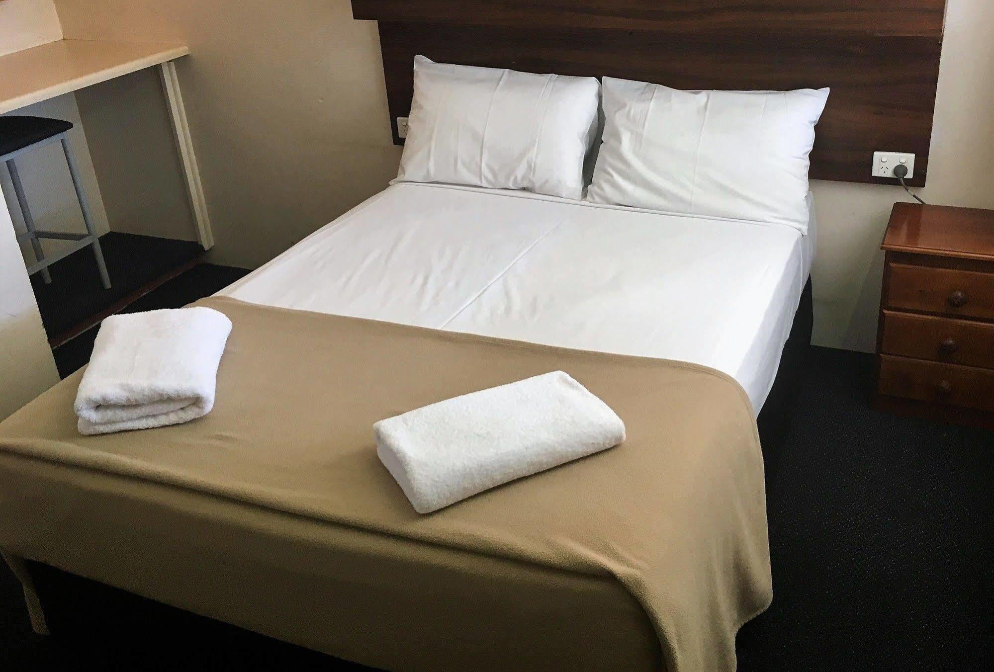 Balonne River Motor Inn Saint-George Extérieur photo